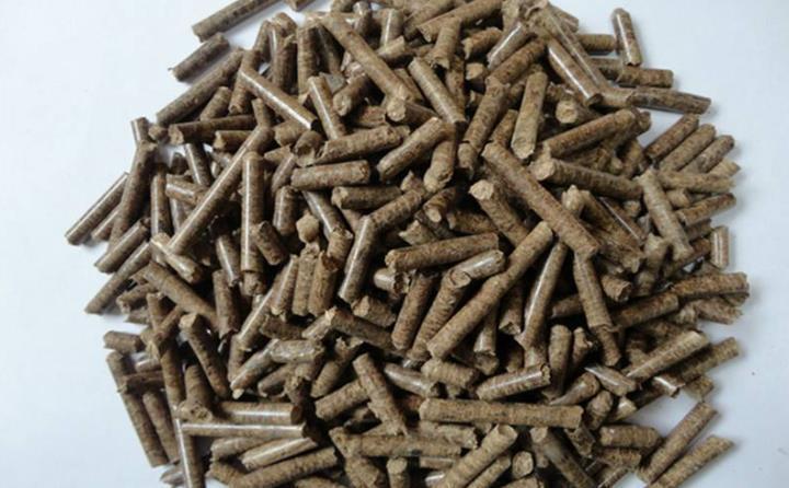 秸稈、鋸末、廢木頭等秸稈顆粒機(jī)加工成顆粒狀的生物質(zhì)燃料