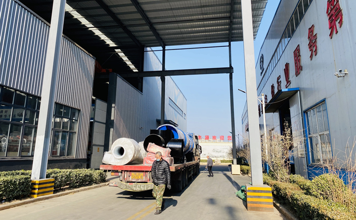 顆粒機生產(chǎn)線烘干筒裝車中